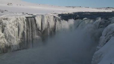 Dettifoss şelale Vatnajokull Milli Parkı'nda kuzeydoğu Iceland.Detifoss şelale - Avrupa'nın en güçlü şelaleler. Kış manzarası