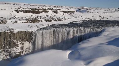 Dettifoss şelale Vatnajokull Milli Parkı'nda kuzeydoğu Iceland.Detifoss şelale - Avrupa'nın en güçlü şelaleler. Kış manzarası