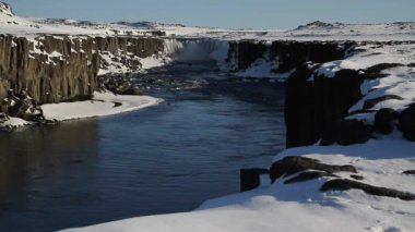 Dettifoss şelale Vatnajokull Milli Parkı'nda kuzeydoğu Iceland.Detifoss şelale - Avrupa'nın en güçlü şelaleler. Kış manzarası