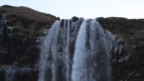 Piękny Seljalandsfoss Islandii Okresie Zimowym Mrożone Piękny Wodospad Seljalandsfoss Pod — Wideo stockowe