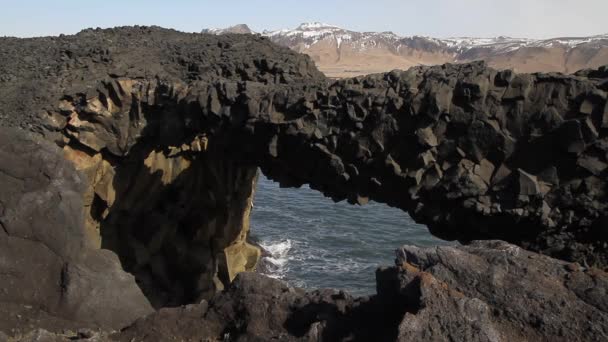Μαύρη Άμμο Παραλία Στην Ισλανδία Κοντά Στην Παραλία Vik Dyrholaey — Αρχείο Βίντεο