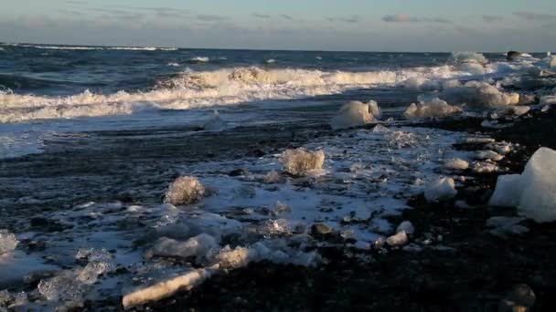 Diamante Playa Jokulsarlon Islandia Rocas Hielo Témpanos Con Playa Arena — Vídeos de Stock