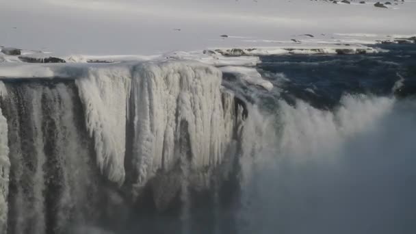 Cascade de Dettifoss dans le parc national de Vatnajokull dans le nord-est de l'Islande.Cascade de Detifoss - Une des cascades les plus puissantes d'Europe. Paysage hivernal 