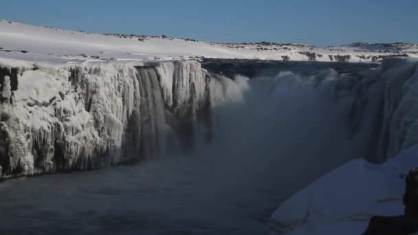Cascade de Dettifoss dans le parc national de Vatnajokull dans le nord-est de l'Islande.Cascade de Detifoss - Une des cascades les plus puissantes d'Europe. Paysage hivernal 