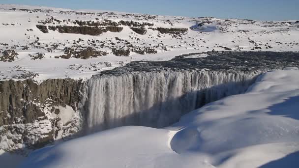 Cascade de Dettifoss dans le parc national de Vatnajokull dans le nord-est de l'Islande.Cascade de Detifoss - Une des cascades les plus puissantes d'Europe. Paysage hivernal 