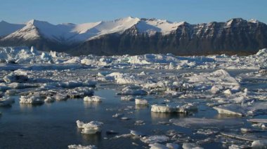 İzlanda, Jokulsarlon lagün, güzel soğuk manzara resim İzlanda buzul lagün Bay. Buzdağları Jokulsarlon buzul lagün içinde. Vatnajokull Milli Park, Güneydoğu İzlanda, Europe. 