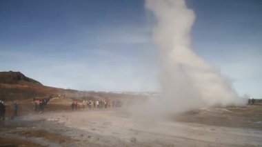 İzlanda'daki Geysir destrict. Haukadalur Jeotermal alanı patlayan Strokkur şofben altın daire parçası güzergahı, İzlanda '. Güney Batı İzlanda üzerinde Strokkur Geysir şofben. Ünlü turistik Geysir rota 35.
