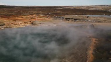 İzlanda'daki Geysir destrict. Haukadalur Jeotermal alanı patlayan Strokkur şofben altın daire parçası güzergahı, İzlanda '. Güney Batı İzlanda üzerinde Strokkur Geysir şofben. Ünlü turistik Geysir rota 35.