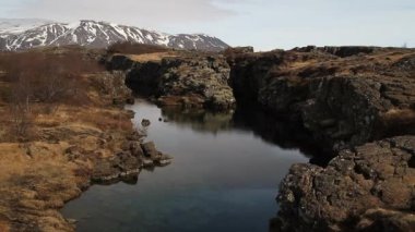 İzlanda'daki Thingvellir Milli Parkı. ? ingvellir veya Thingvellir Milli Parkı İzlanda, tarihsel, kültürel ve jeolojik önemi bir site olduğunu. Kuzey Amerika ve Avrasya kıtasal levha arasında Silfra fissür.