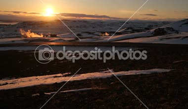 Epik İzlanda manzara. Harika İzlanda doğa. Kayalık arazi, yüksek dağlar, dramatik gökyüzü. İzlanda'daki güzel doğa. Epik ve görkemli landsacapes. Pitoresk manzaralar ve şelaleler.
