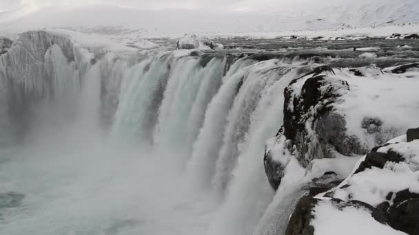 Godafoss Una Las Cascadas Más Famosas Islandia Godafoss Cubierto Nieve — Vídeo de stock