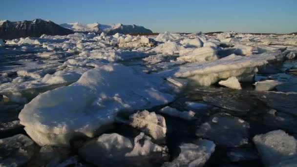 アイスランド アイスランド グレーシャーベイ ラグーンの美しい冷たい山水画 手配氷河湖の氷山 Vatnajokull 国立公園は アイスランド南東ヨーロッパ — ストック動画