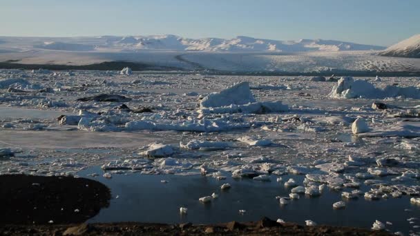 アイスランド アイスランド グレーシャーベイ ラグーンの美しい冷たい山水画 手配氷河湖の氷山 Vatnajokull 国立公園は アイスランド南東ヨーロッパ — ストック動画