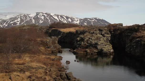 アイスランドのシンクヴェトリル国立公園 Ingvellir やアイスランド シンクヴェトリル国立公園は 歴史的 文化的 そして地質学的意義のサイト 北アメリカとユーラシア大陸プレートの間 Silfra — ストック動画