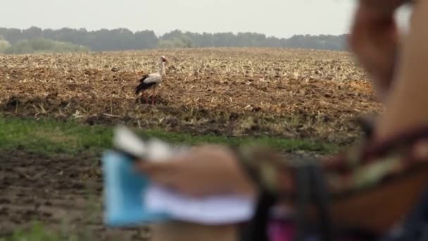 Natürlicher Ökodünger Mit Gülle Landwirt Düngt Ackerland Gülle Für Bodendünger — Stockvideo