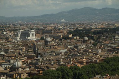 Roma, İtalya'nın görünümü. Roma mimarisi ve yerler. Eski ünlü sokaklar, konumlar ve dünya mirası. 