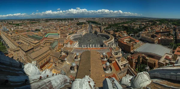 Roma, İtalya'nın görünümü. Roma mimarisi ve yerler. Eski ünlü sokaklar, konumlar ve dünya mirası. 