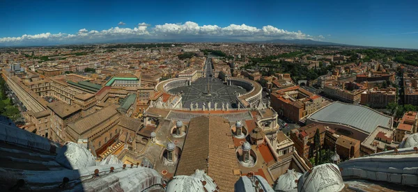 Roma, İtalya'nın görünümü. Roma mimarisi ve yerler. Eski ünlü sokaklar, konumlar ve dünya mirası. 