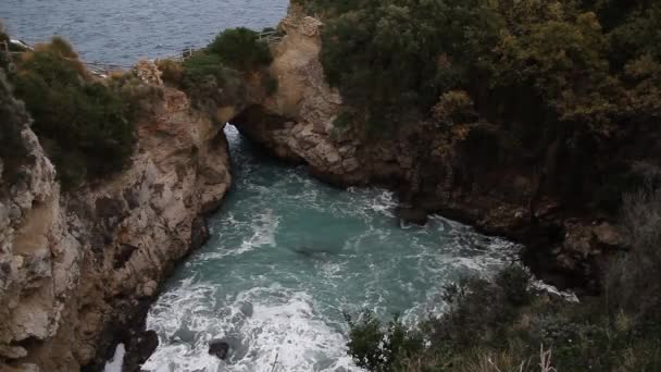 Амальфійське Узбережжя Італія Захід Сонця Сорренто Морські Хвилі Скелі Сонячного — стокове відео