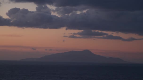 Amalfi Coast Włochy Zachód Słońca Sorrento Fale Morskie Skały Światłem — Wideo stockowe