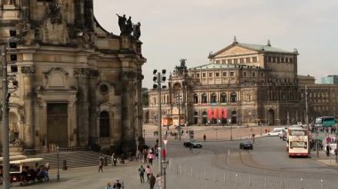Dresden, eski Saksonya Alman şehir görünümünü. Zwinger palace, Elbe Nehri, güzel restore edilmiş bina ve yapılar.