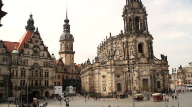 Dresden, eski Saksonya Alman şehir görünümünü. Zwinger palace, Elbe Nehri, güzel restore edilmiş bina ve yapılar.