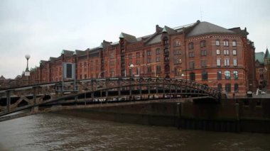 Hamburg, eski tarihi Alman şehir görünümünü. Elbe, eski Dock ve binalarda harbor, kargo gemileri.