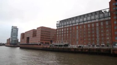 Hamburg, eski tarihi Alman şehir görünümünü. Elbe, eski Dock ve binalarda harbor, kargo gemileri.