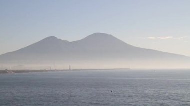 Napoli Körfezi, bağlantı noktası, deniz ve Vesuvio görüntüleyin. Napolitano seaview. 
