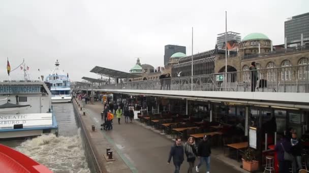 Över Hamburg Gamla Historiska Tyska Staden Lastfartyg Elben Gamla Dockor — Stockvideo