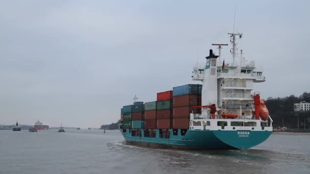 Vue Hambourg Vieille Ville Historique Allemande Navires Charge Sur Elbe — Video