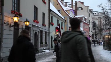 Riga, Letonya başkenti tarihi merkezinde. Riga zirvesinde Noel zamanı. Kış Avrupa kenti