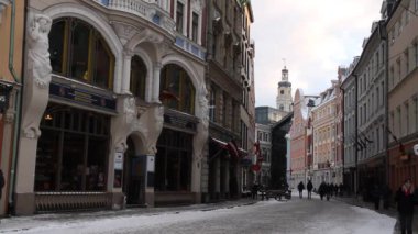 Riga, Letonya başkenti tarihi merkezinde. Riga zirvesinde Noel zamanı. Kış Avrupa kenti