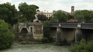 Roma, İtalya'nın görünümü. Roma mimarisi ve yerler. Eski ünlü sokaklar, konumlar ve dünya mirası. 