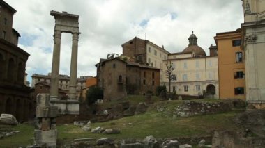 Roma, İtalya'nın görünümü. Roma mimarisi ve yerler. Eski ünlü sokaklar, konumlar ve dünya mirası. 