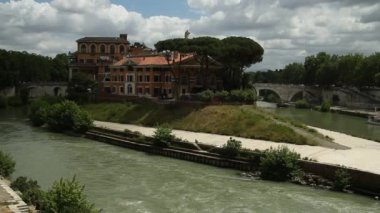 Roma, İtalya'nın görünümü. Roma mimarisi ve yerler. Eski ünlü sokaklar, konumlar ve dünya mirası. 