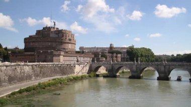 Roma, İtalya'nın görünümü. Roma mimarisi ve yerler. Eski ünlü sokaklar, konumlar ve dünya mirası. 