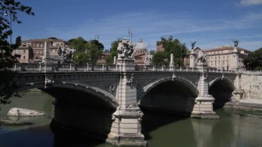 Roma, İtalya'nın görünümü. Roma mimarisi ve yerler. Eski ünlü sokaklar, konumlar ve dünya mirası. 