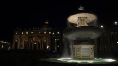 Roma, İtalya'nın görünümü. Roma mimarisi ve yerler. Eski ünlü sokaklar, konumlar ve dünya mirası. 