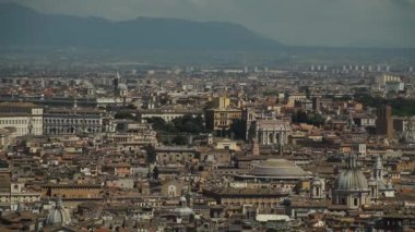 Roma, İtalya'nın görünümü. Roma mimarisi ve yerler. Eski ünlü sokaklar, konumlar ve dünya mirası. 