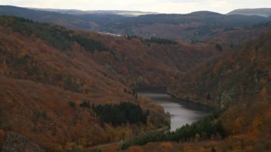 Saarschleife, nehir Saar Almanya'da. Epik nehir sonbahar manzara.