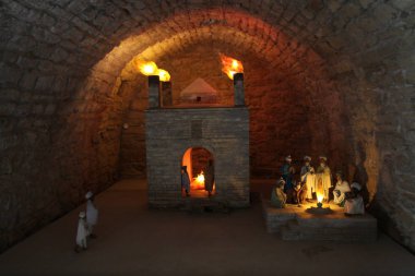 ATESHGAH ateş Tapınağı. Ateş Tapınağı Surakhani Bakü, Azerbaycan yakınındaki. Farsça ve Hint yazıtlar üzerinde bağlı olarak, tapınak ibadet Hindu ve Zerdüşt yeri olarak kullanılan.