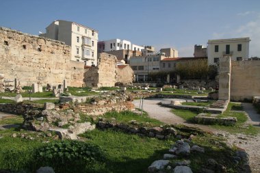 Atina, Yunanistan, Parthenon Tapınağı ile Akropolisi. Ünlü eski Parthenon Tapınağı Atina ana dönüm noktası olduğunu. Herodes Atticus, Erechtheion Caryatid sundurma isimlerinden kenti Odeon görünümünü.