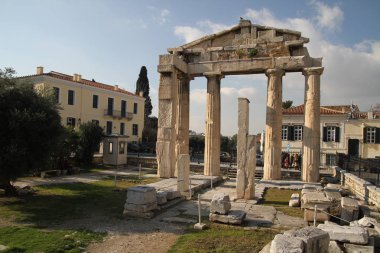 Atina, Yunanistan, Parthenon Tapınağı ile Akropolisi. Ünlü eski Parthenon Tapınağı Atina ana dönüm noktası olduğunu. Herodes Atticus, Erechtheion Caryatid sundurma isimlerinden kenti Odeon görünümünü.