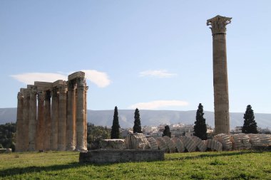 Atina, Yunanistan, Parthenon Tapınağı ile Akropolisi. Ünlü eski Parthenon Tapınağı Atina ana dönüm noktası olduğunu. Herodes Atticus, Erechtheion Caryatid sundurma isimlerinden kenti Odeon görünümünü.