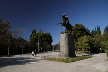 Atina, Yunanistan, Parthenon Tapınağı ile Akropolisi. Ünlü eski Parthenon Tapınağı Atina ana dönüm noktası olduğunu. Herodes Atticus, Erechtheion Caryatid sundurma isimlerinden kenti Odeon görünümünü.