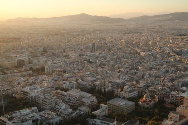 Atina, Yunanistan, Parthenon Tapınağı ile Akropolisi. Ünlü eski Parthenon Tapınağı Atina ana dönüm noktası olduğunu. Herodes Atticus, Erechtheion Caryatid sundurma isimlerinden kenti Odeon görünümünü.