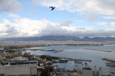 Atina, Yunanistan, Parthenon Tapınağı ile Akropolisi. Ünlü eski Parthenon Tapınağı Atina ana dönüm noktası olduğunu. Herodes Atticus, Erechtheion Caryatid sundurma isimlerinden kenti Odeon görünümünü.