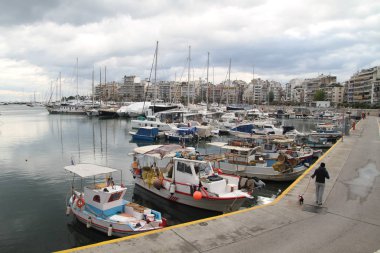 Atina, Yunanistan, Parthenon Tapınağı ile Akropolisi. Ünlü eski Parthenon Tapınağı Atina ana dönüm noktası olduğunu. Herodes Atticus, Erechtheion Caryatid sundurma isimlerinden kenti Odeon görünümünü.