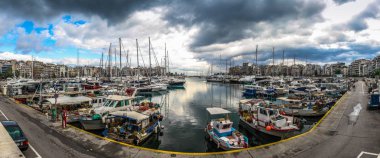 Atina, Yunanistan, Parthenon Tapınağı ile Akropolisi. Ünlü eski Parthenon Tapınağı Atina ana dönüm noktası olduğunu. Herodes Atticus, Erechtheion Caryatid sundurma isimlerinden kenti Odeon görünümünü.